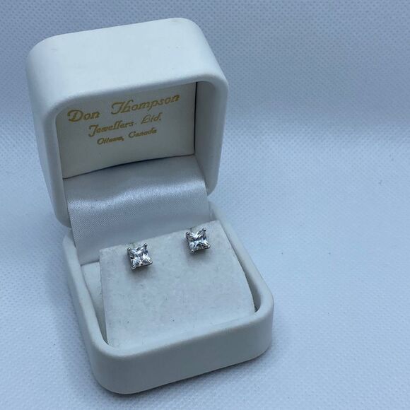 💛 925 Princess Cut CZ Stud Earrings - Picture 2 of 6